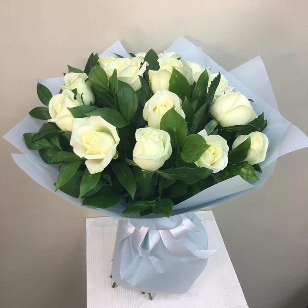 Букет 15 Белых роз Проуд в Кош-Агач