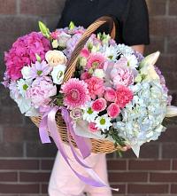 Композиция солнечный день в Кош-Агач Цветочная композиция из Розы, Хризантемы, Пионы и Лизиантусы в корзине в Кош-Агач