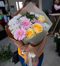 Букет цветов из:  Герберы, Розы и Хризантемы в Кош-Агач