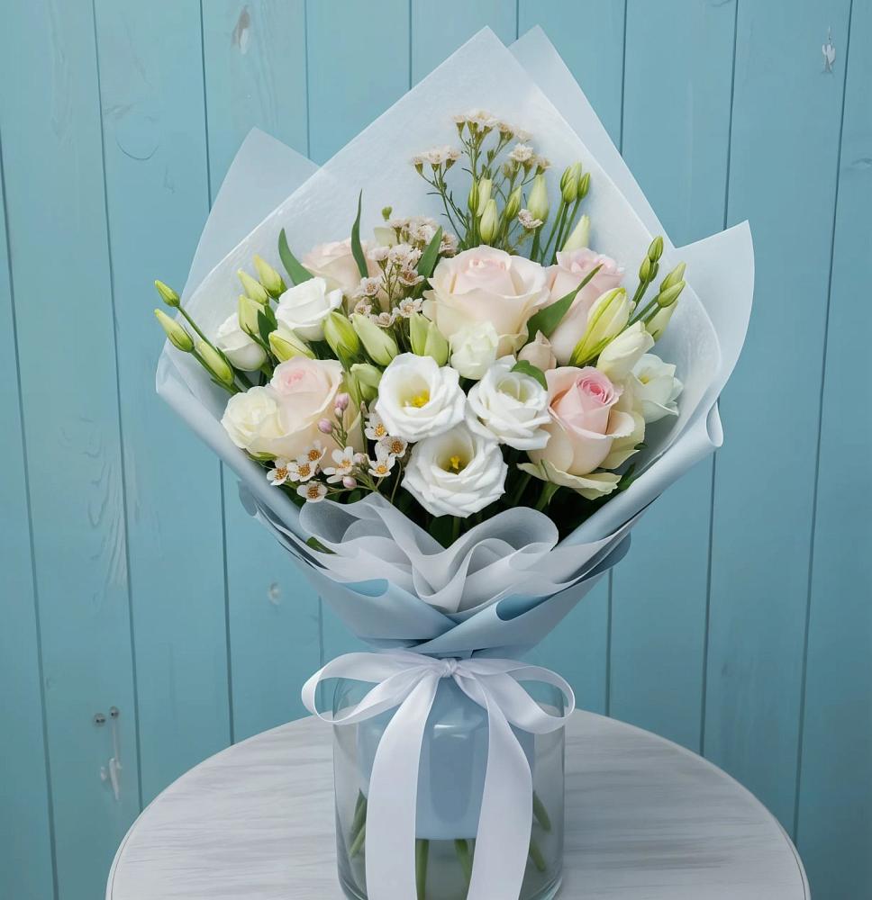 Букет цветов из: Розы и Лизиантусы в Кош-Агач