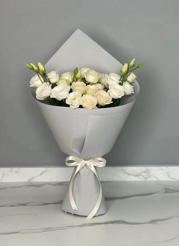 Букет цветов из: Розы и Лизиантусы в Кош-Агач