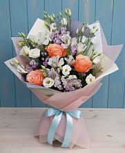 Букет цветов из:  Лизиантусы, Розы, Альстромерии и Гипсофила в Кош-Агач