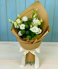 Букет цветов из:  Хризантемы и Лизиантусы в Кош-Агач