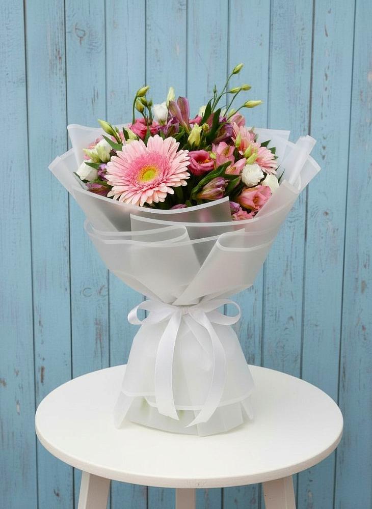 Букет цветов из: Герберы, Альстромерии и Лизиантусы в Кош-Агач