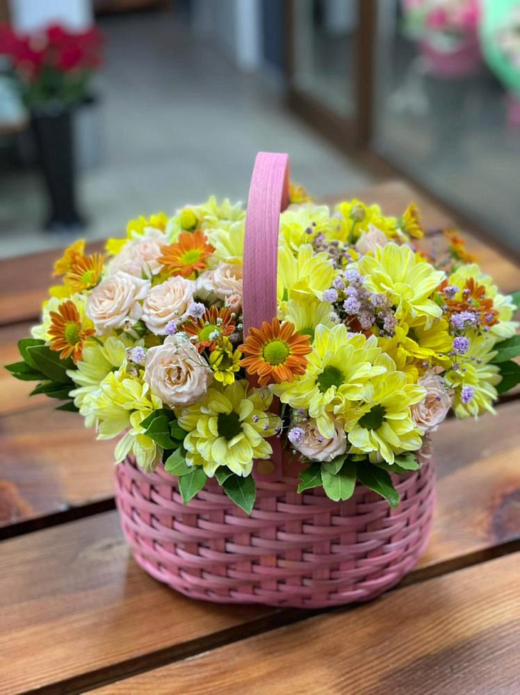 Цветочная композиция из Хризантемы и Розы в корзине в Кош-Агач