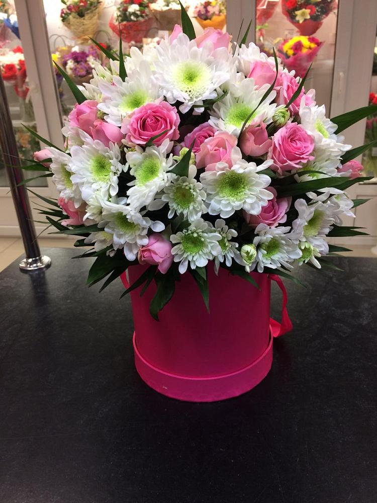 Цветочная композиция из Розы и Хризантемы в шляпной коробке в Кош-Агач