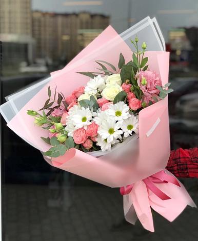 Букет цветов из: Розы, Лизиантусы и Хризантемы в Кош-Агач